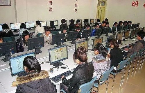 电子商务专业容易挂科吗