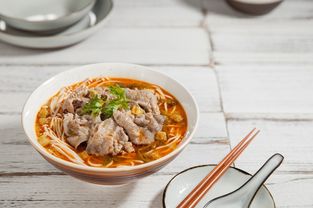 面馆将顾客吃剩的面二次上桌，引发食品安全争议